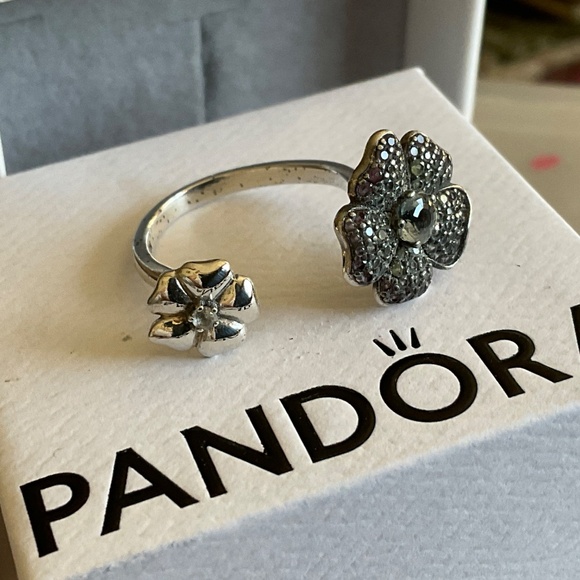 Pandora flower ring - Picture 3 of 5
